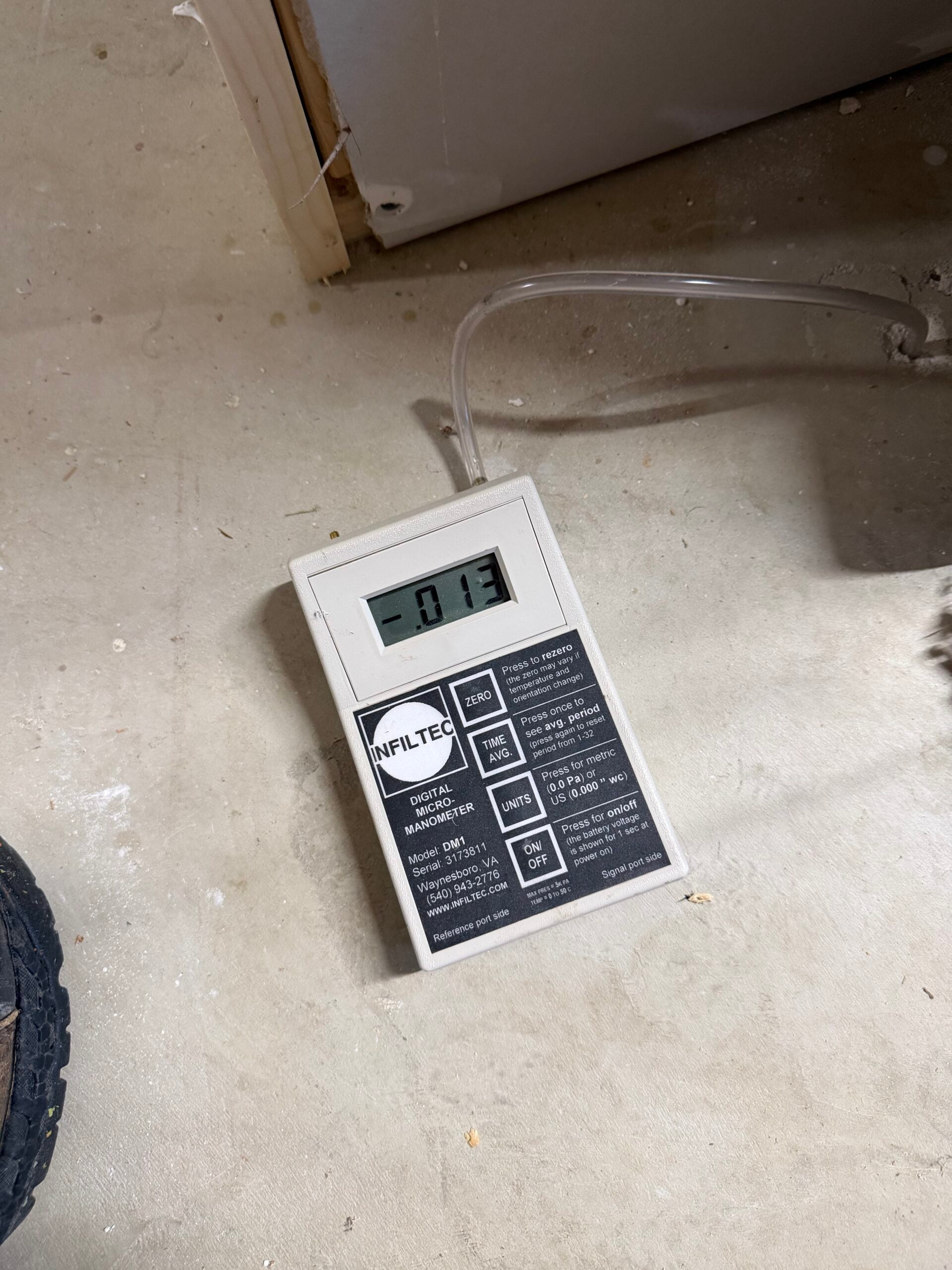 Micromanometer reading of the sub-slab pressure